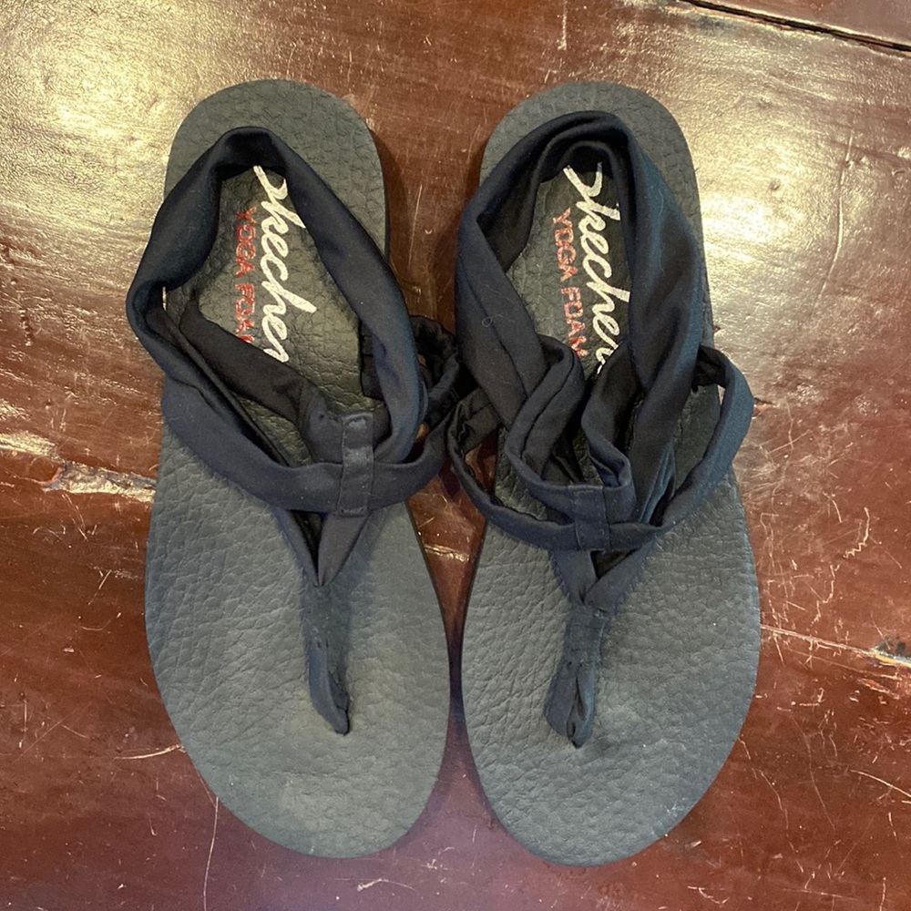 Skechers Yoga Foam Sandals sz9